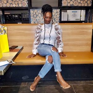 WHITE FLORAL EMBROIDERED PUFF SLEEVE TOP (WORN ONCE)